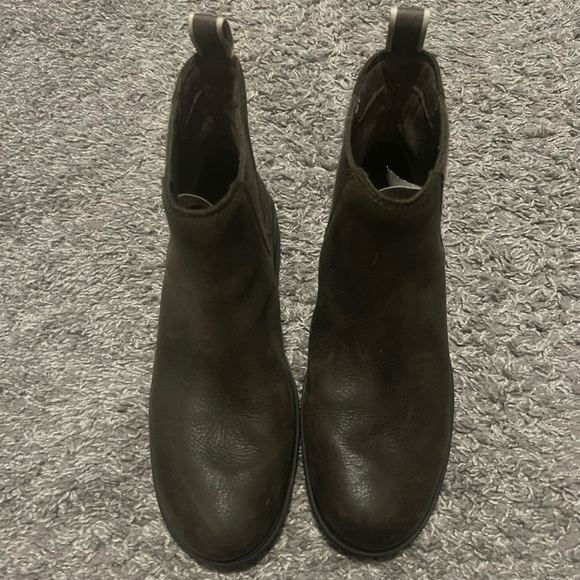 UGG Chelsea boot! - Picture 6 of 8